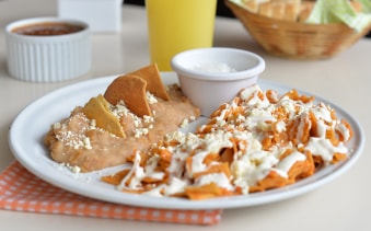 menu-desayunos-chilaquiles-rojos-min