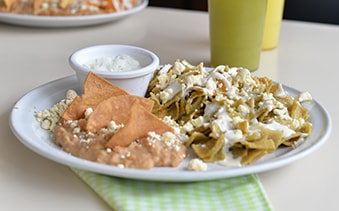 menu-desayunos-chilaquiles-verdes-min